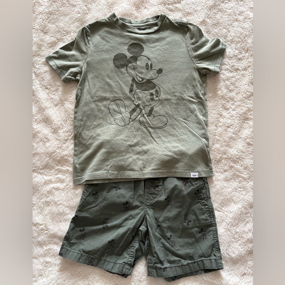 GAP X Disney Kids Mickey‎ Mouse Olive Green Shorts Set Size 5/6